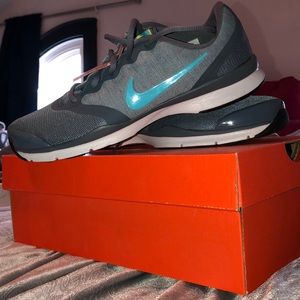 NWT Women’s NIKE in season Tr-4 size 10